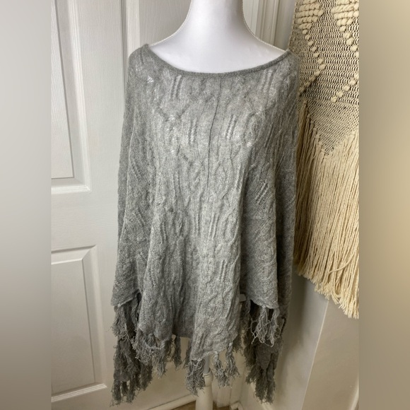 NWOT QUINN Gray Cable Knit Cashmere Women's PONCHO - Picture 1 of 4